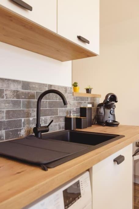 Coffee/tea facilities, Kitchen or kitchenette