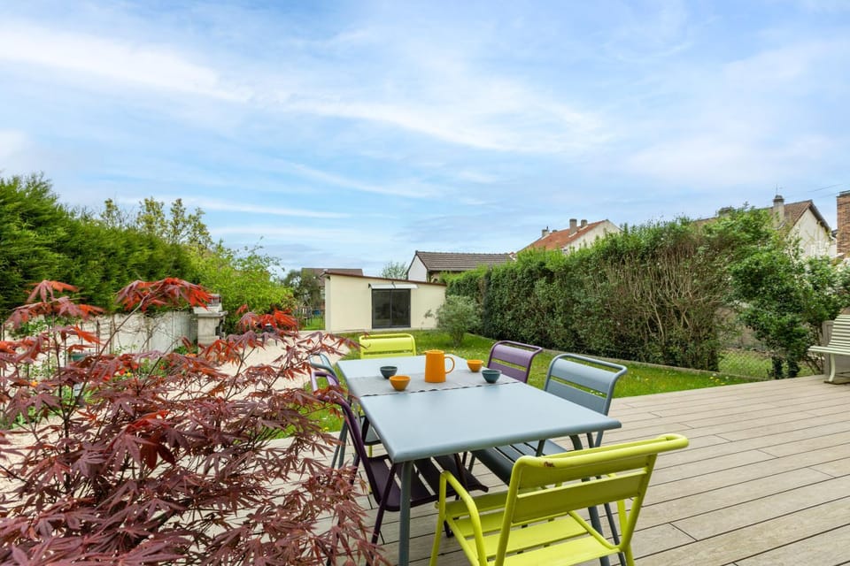 Patio, Garden, Dining area, Garden view