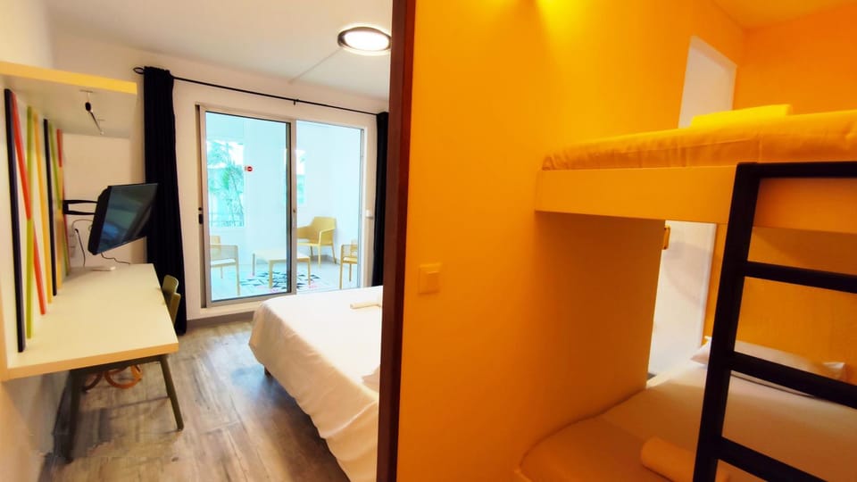 TV and multimedia, Photo of the whole room, Bedroom, bunk bed