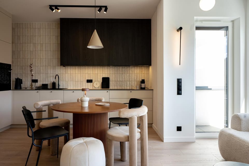 Kitchen or kitchenette, Living room, Seating area, Dining area