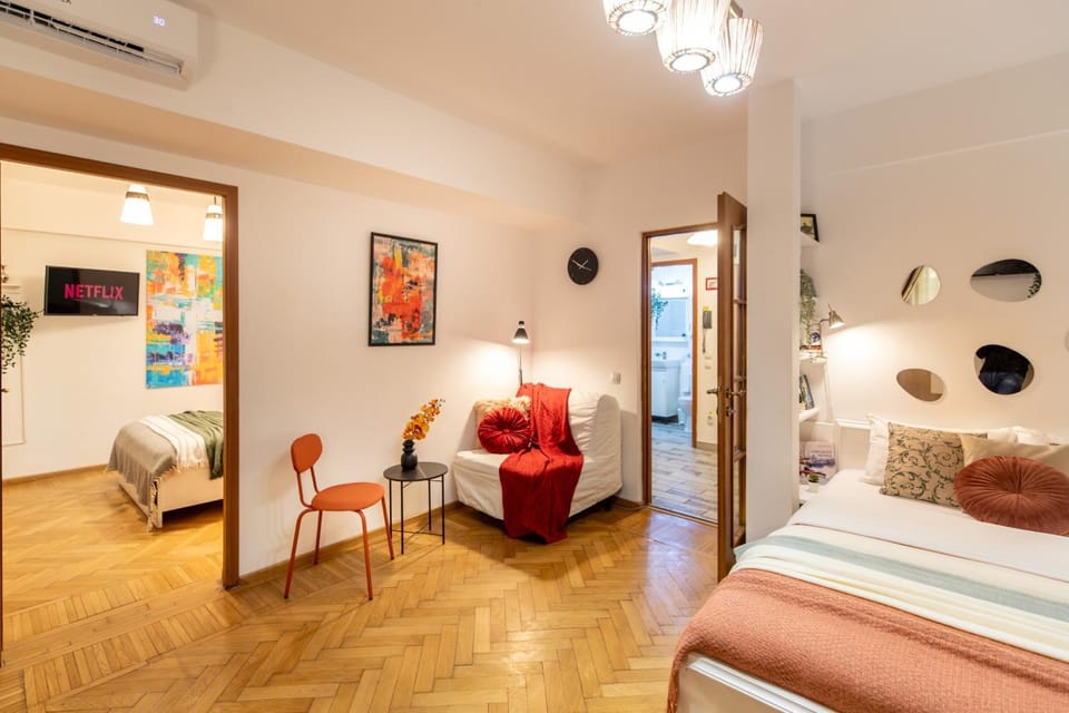 Bed, TV and multimedia, Photo of the whole room, Seating area, air conditioner