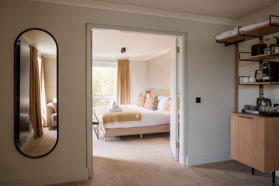 Bed, Living room, Photo of the whole room, Bedroom