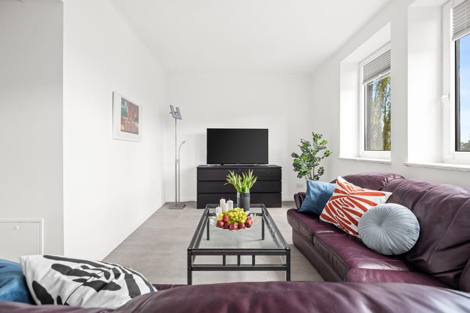 Communal lounge/ TV room, TV and multimedia, Living room, Seating area, Evening entertainment