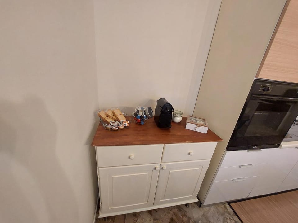 Kitchen or kitchenette, Breakfast, wardrobe