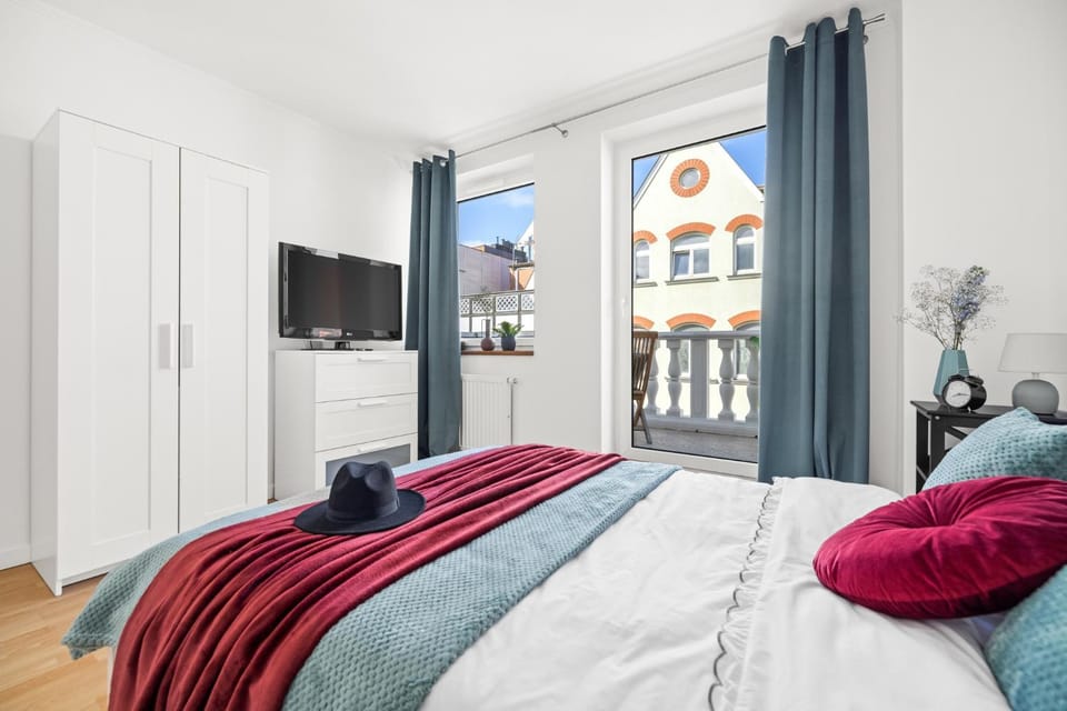 Bed, TV and multimedia, Photo of the whole room, Evening entertainment, Bedroom