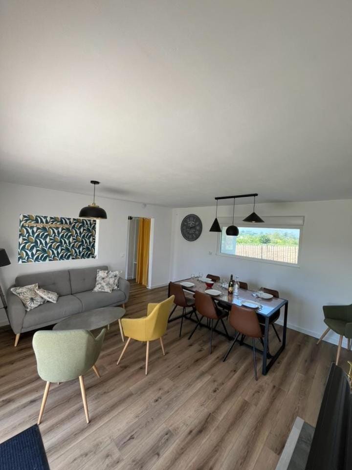 Living room, Dining area