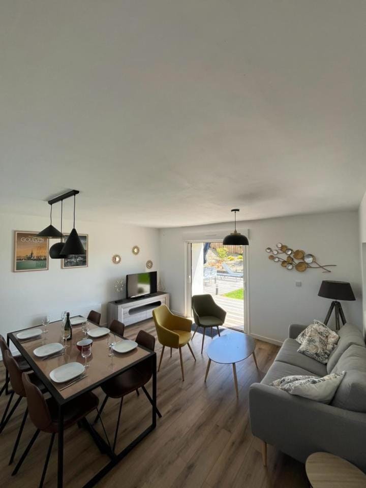 Communal lounge/ TV room