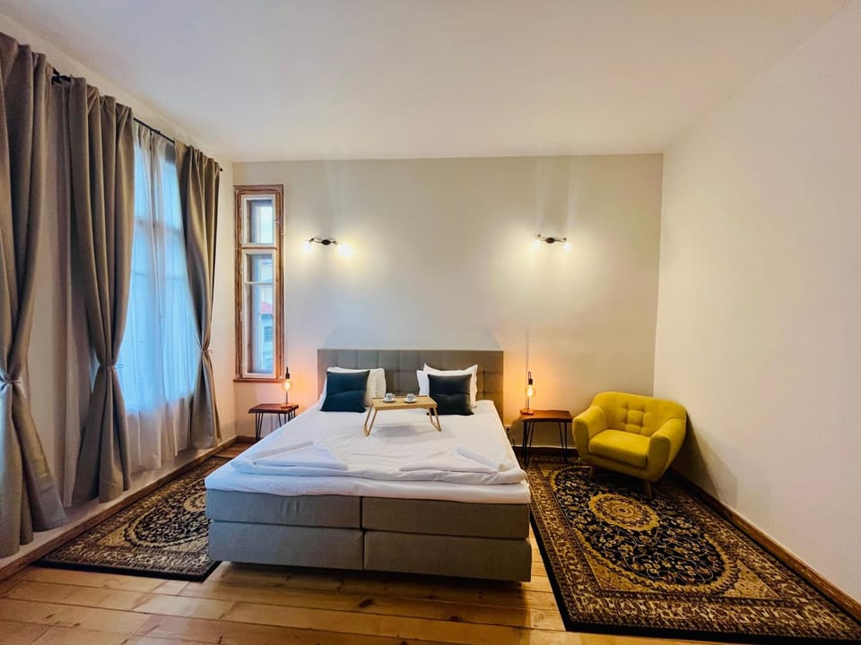 Photo of the whole room, Bedroom