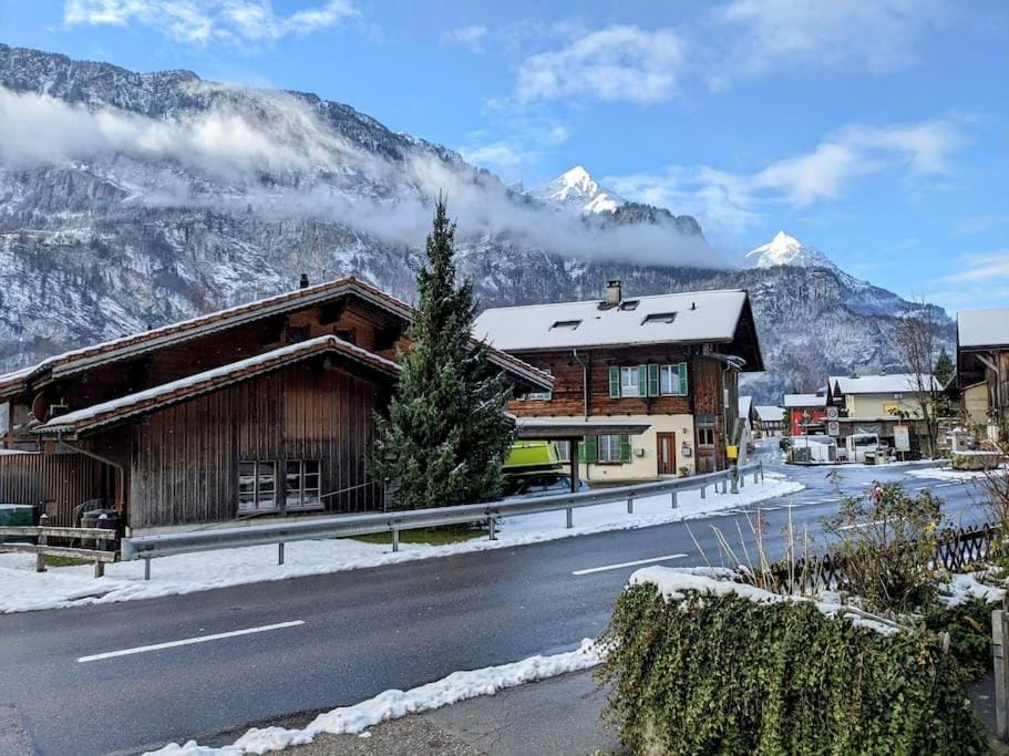 Alpine chalet apt w/parking and porch Apartment in Canton of Bern (Region)