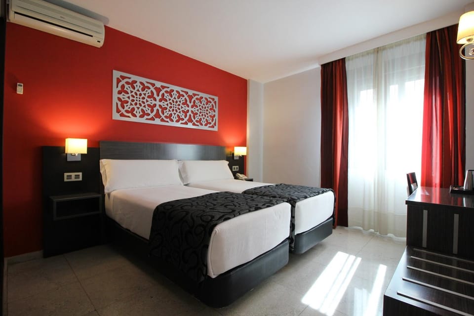 Bed, Photo of the whole room, Bedroom, air conditioner