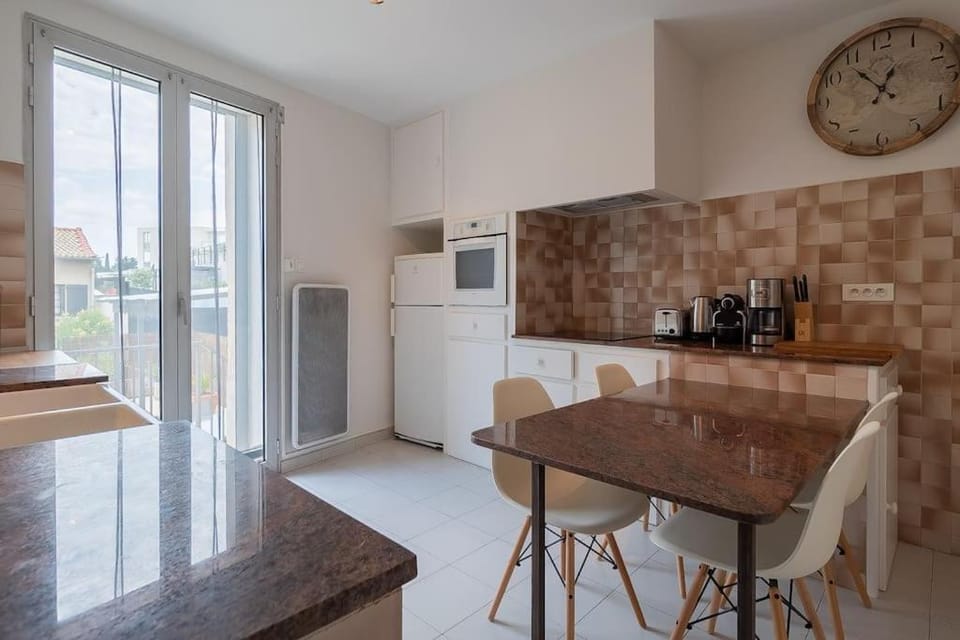 Coffee/tea facilities, Kitchen or kitchenette, Dining area, dishwasher, minibar, pet friendly, stove, toaster