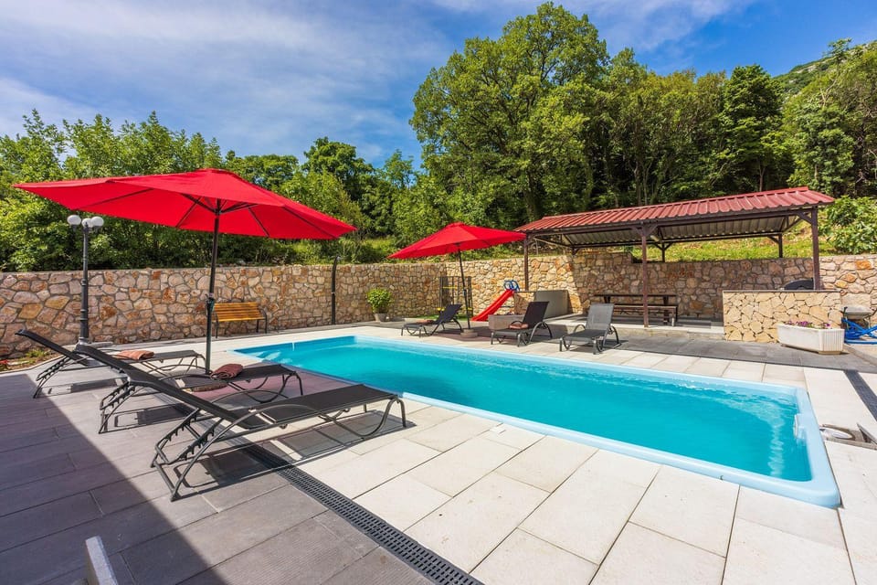 Schöne Ferienwohnung mit Pool und Spielplatz für Kinder Apartment in Primorje-Gorski Kotar County