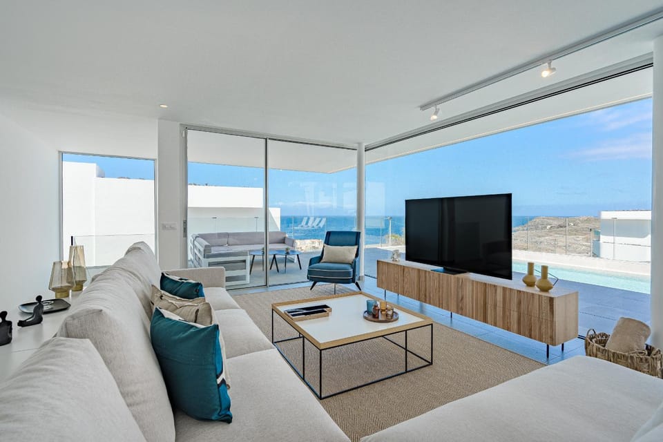 TV and multimedia, View (from property/room), Balcony/Terrace, Living room, Seating area, Pool view, Sea view, Swimming pool