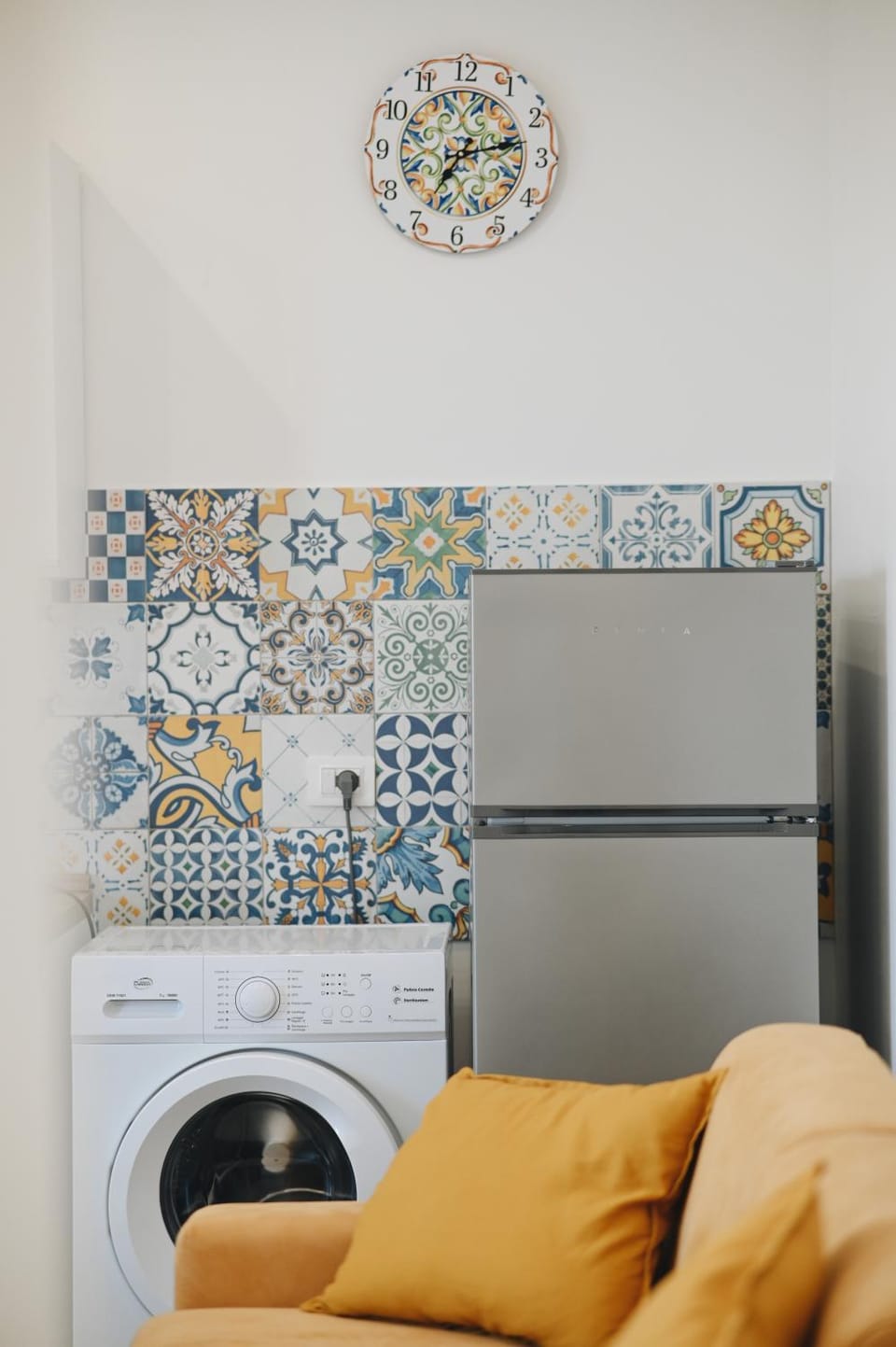 Kitchen or kitchenette, washing machine