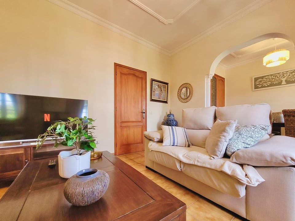 Communal lounge/ TV room, Living room, sunbed