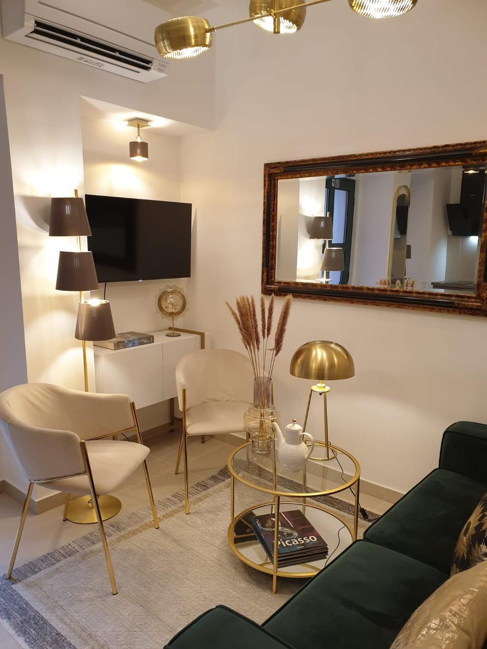 TV and multimedia, Living room, Seating area, air conditioner