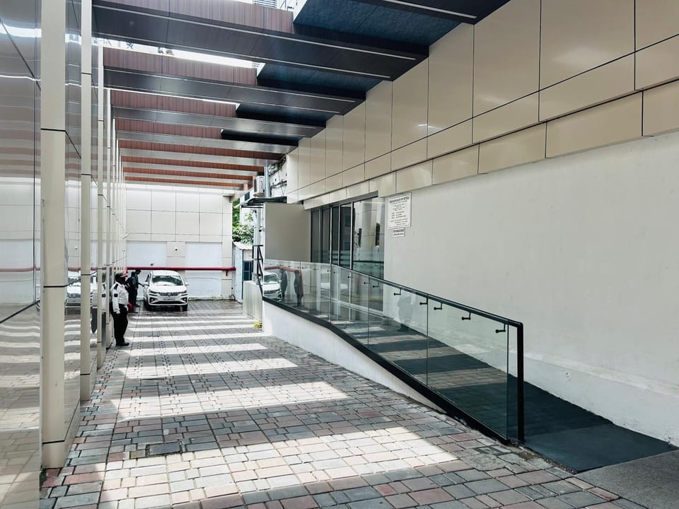 Facade/entrance