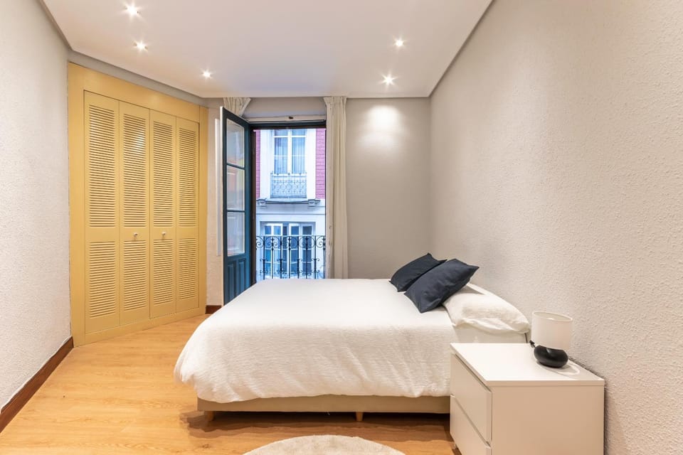 Bed, Photo of the whole room, Bedroom, wardrobe