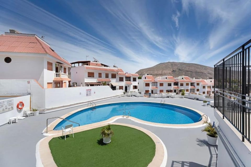 Mountain view, Pool view, Swimming pool