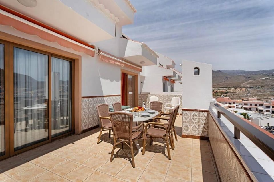 Patio, View (from property/room), Balcony/Terrace, Seating area, Dining area