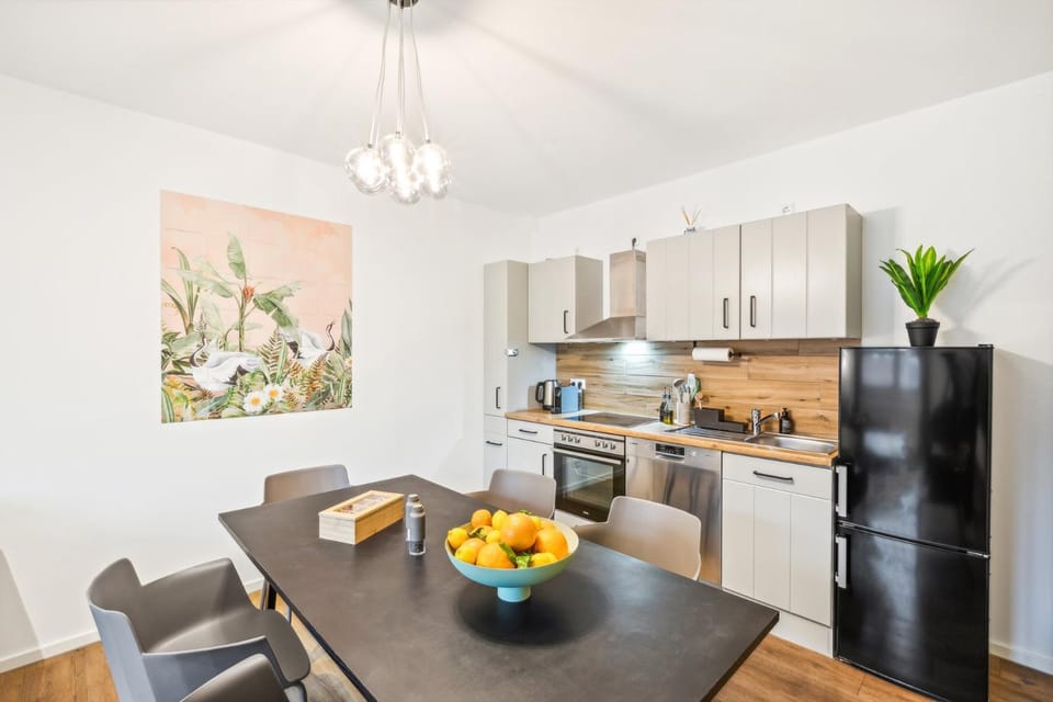 Kitchen or kitchenette, Dining area, Food, kitchen