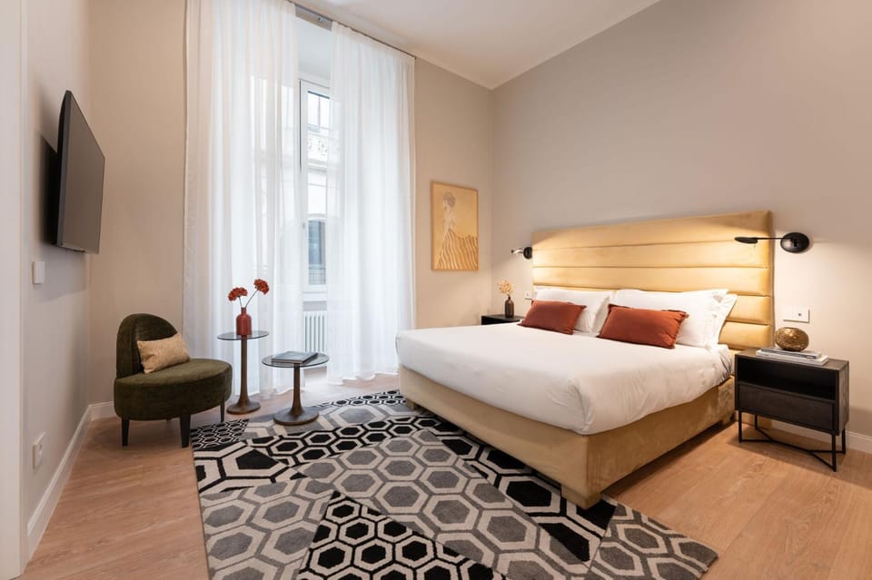 Bed, TV and multimedia, Photo of the whole room, Bedroom