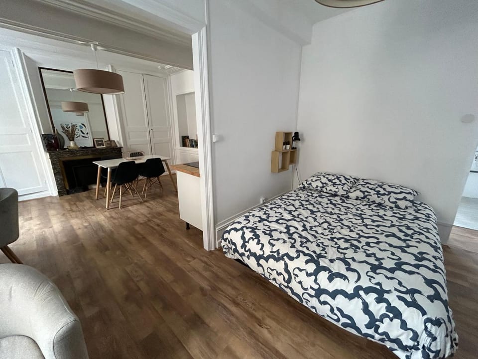 Bed, Photo of the whole room, Bedroom