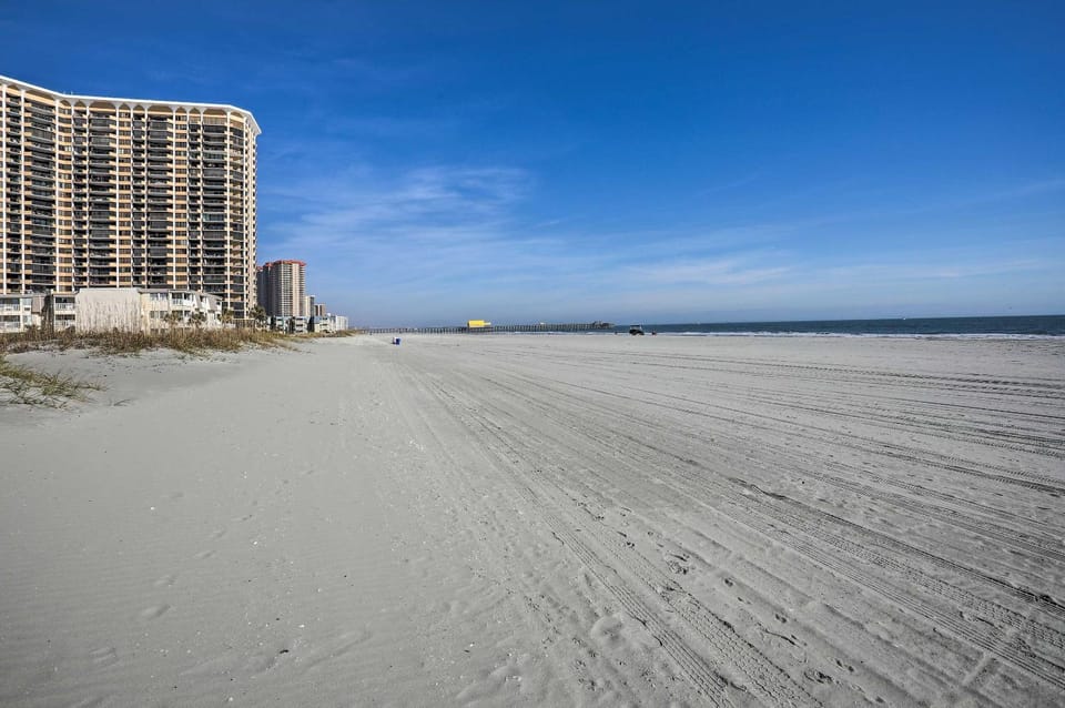 Walk to Beach: Myrtle Beach Condo w/ Pool Access! House in South Carolina