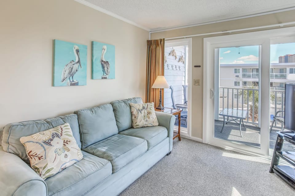 Walk to Beach: Myrtle Beach Condo w/ Pool Access! House in South Carolina