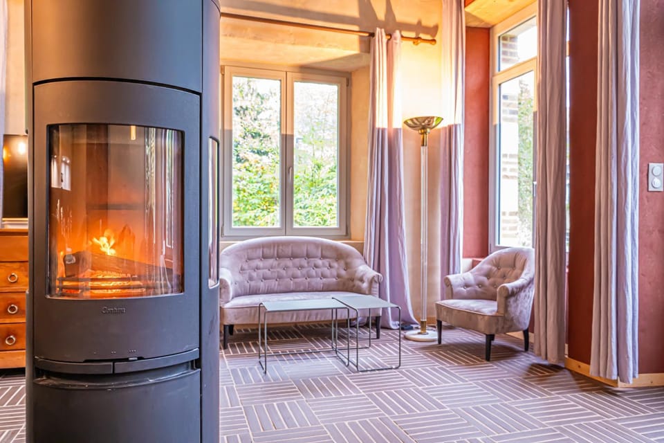 Communal lounge/ TV room, Living room, fireplace, internet