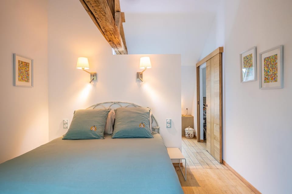 Bed, Photo of the whole room, Bedroom