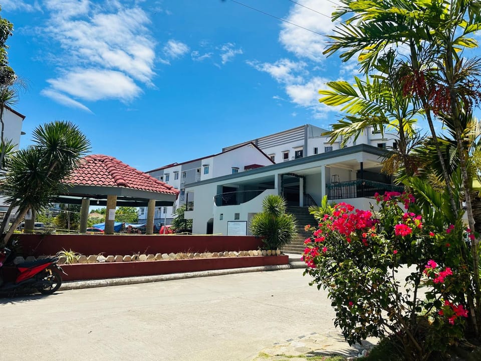 Affordable 2-Bedroom Condo Near Beaches and Airport Apartment in Lapu-Lapu City