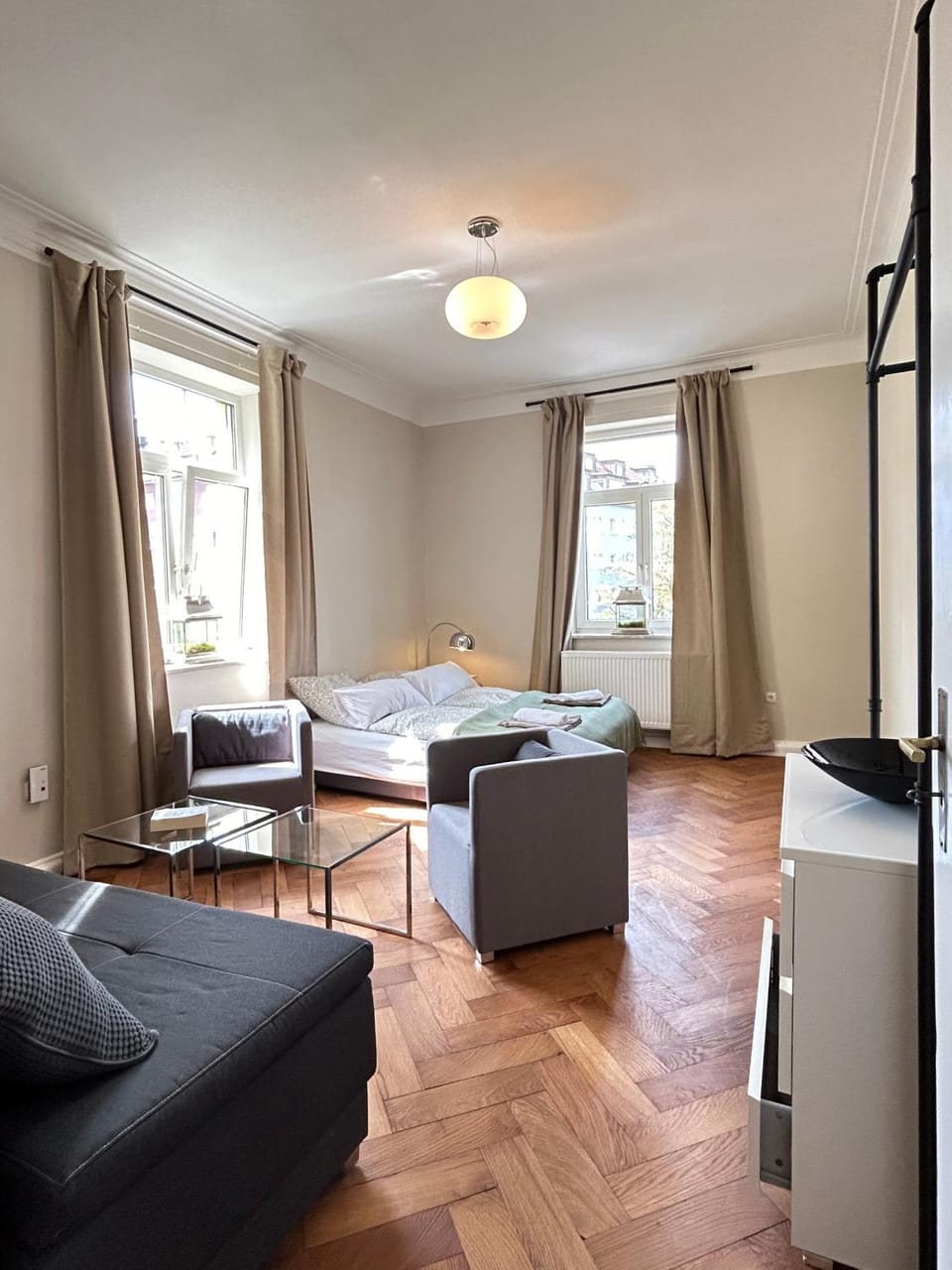 Bed, Living room, Seating area, Bedroom