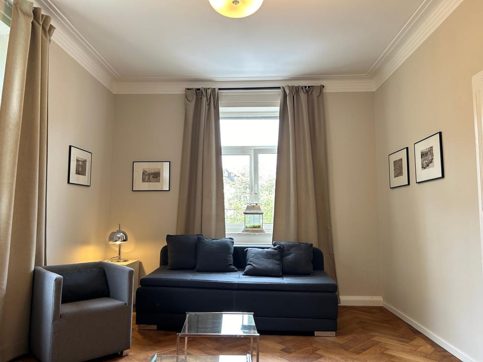 Living room, Photo of the whole room