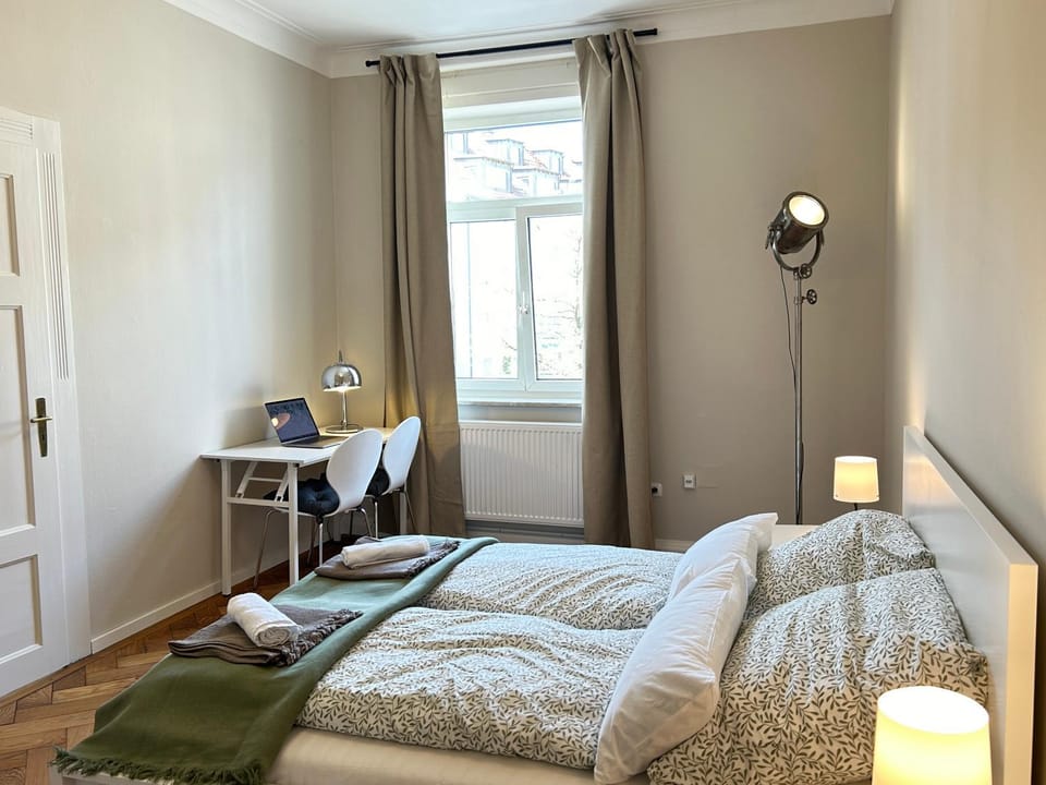 Bed, Photo of the whole room, Bedroom, hair dresser, towels