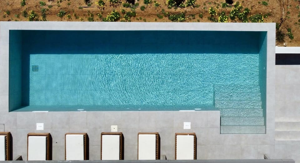 Swimming pool, sunbed