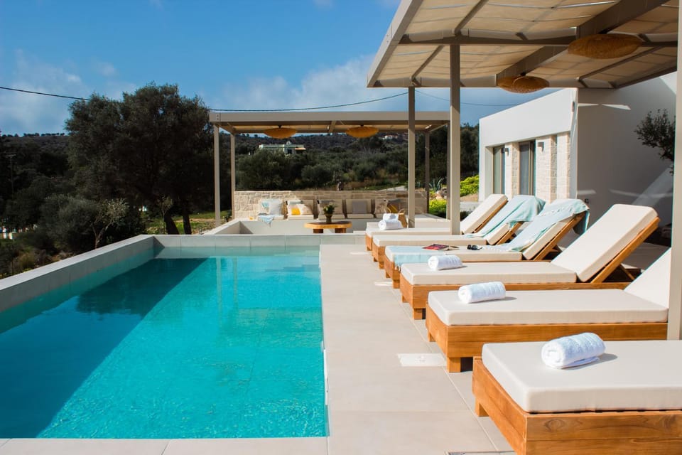 Balcony/Terrace, Lounge or bar, Swimming pool, sunbed