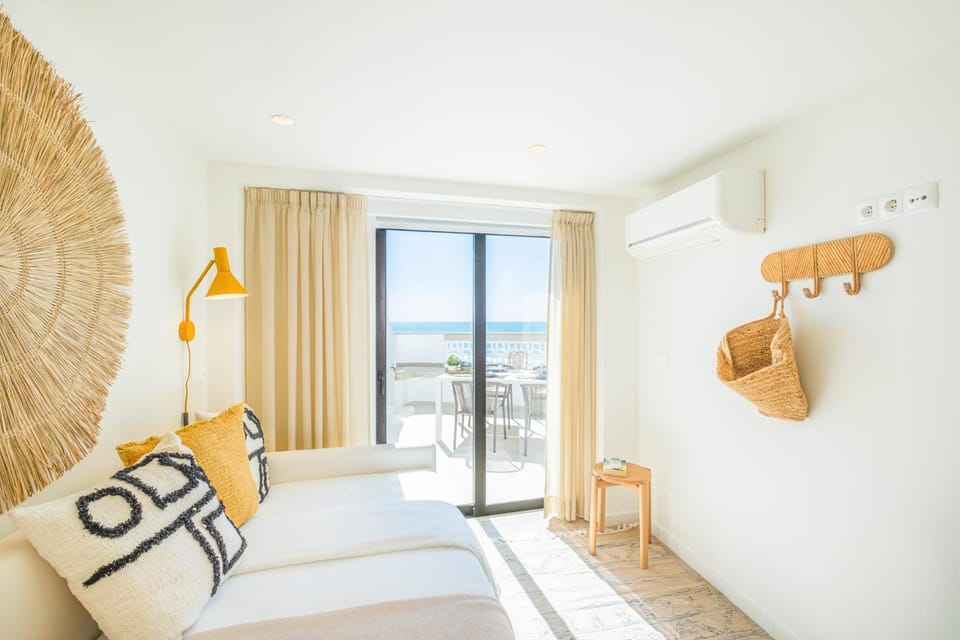 Bed, Balcony/Terrace, Photo of the whole room, Bedroom, Sea view