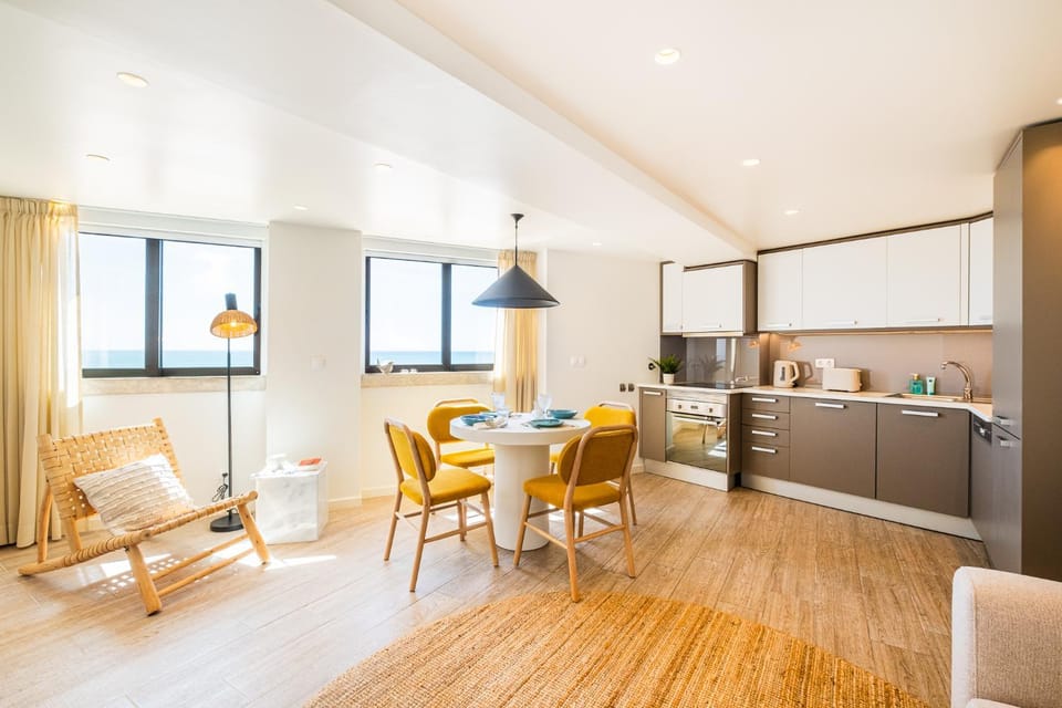 Kitchen or kitchenette, Living room, Seating area, Dining area, minibar, pet friendly, stove