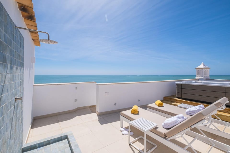 Day, Natural landscape, Hot Tub, Balcony/Terrace, Balcony/Terrace, Sea view, sunbed