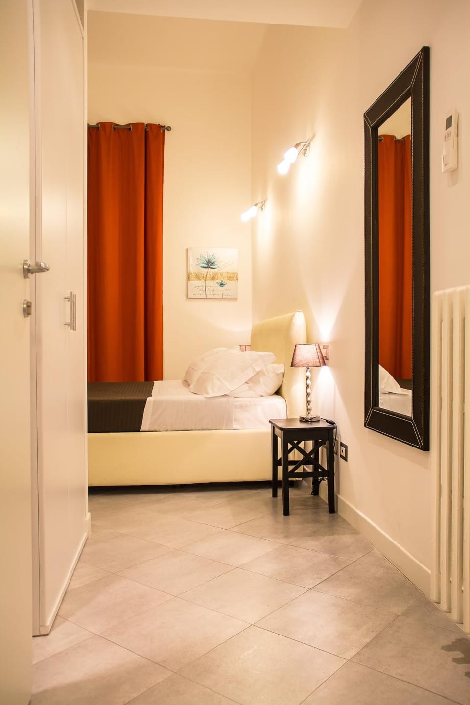Photo of the whole room, Decorative detail, Bedroom