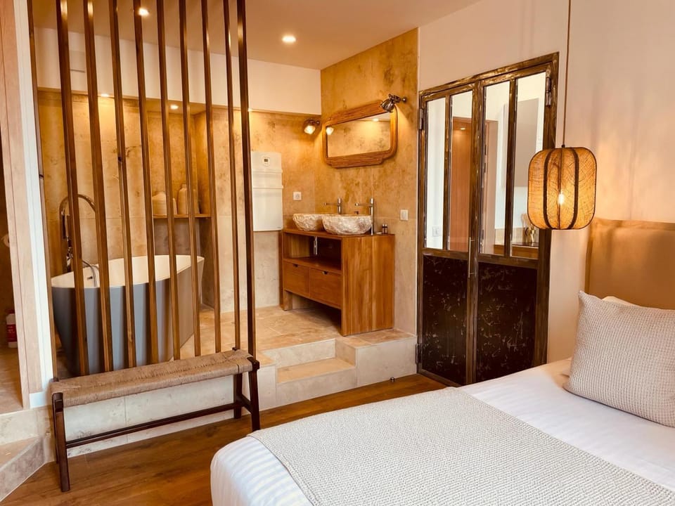 Bed, Bedroom, Bath