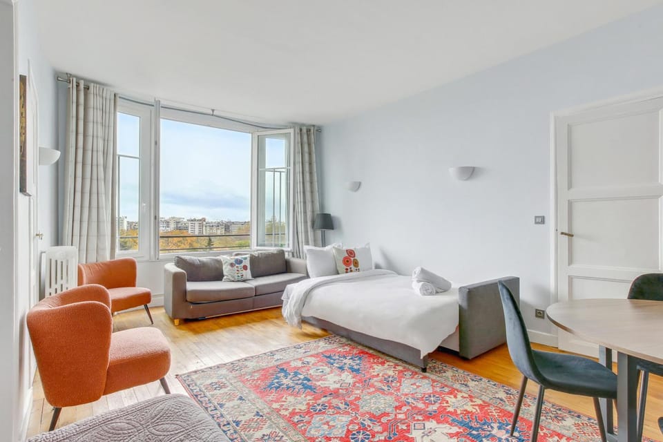 Bed, Living room
