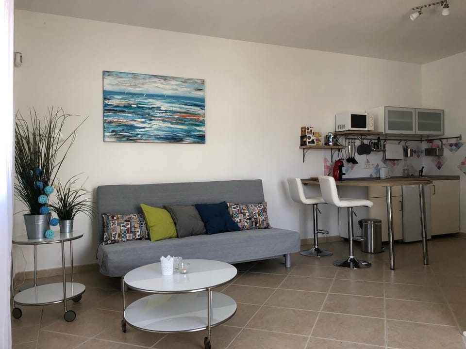 Kitchen or kitchenette, Living room, Dining area