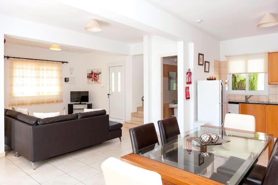 Kitchen or kitchenette, Seating area, minibar, stove, toaster