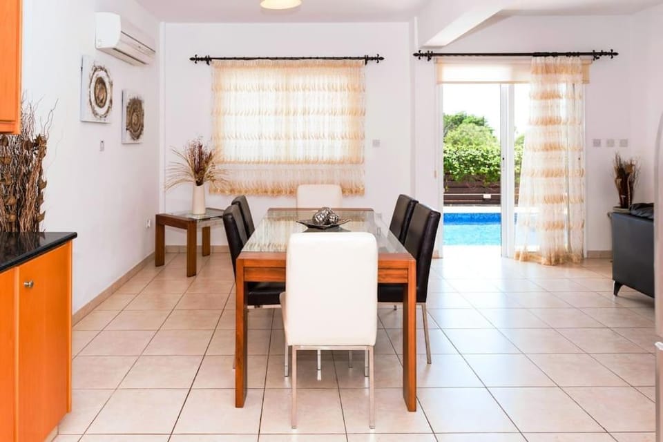 Living room, Seating area, air conditioner