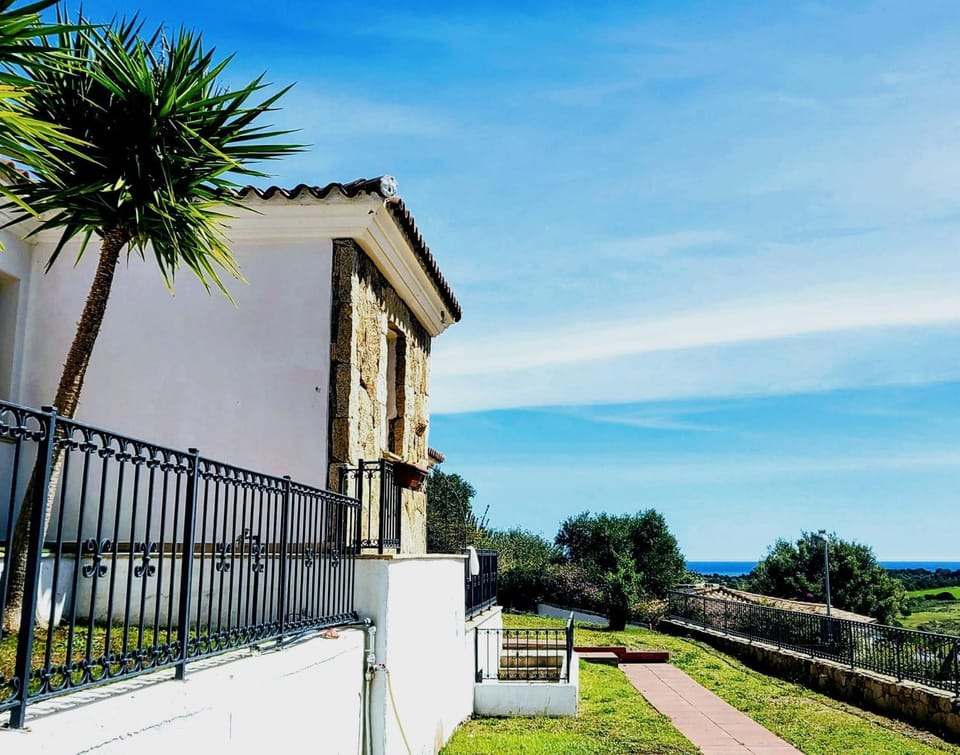 Property building, Natural landscape, Garden, View (from property/room), Balcony/Terrace, Garden view, Sea view