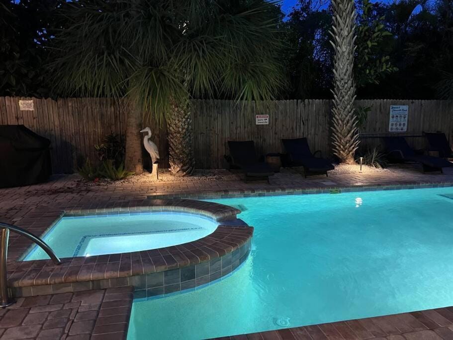 Night, Pool view, Swimming pool, sunbed