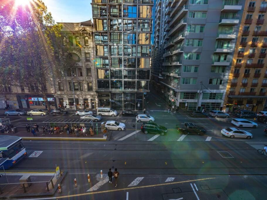 Luxury Suite On Flinders Street Apartment in Southbank
