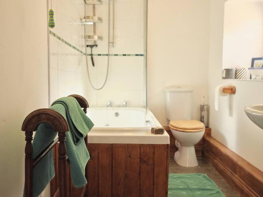 Noxon Pond Cottage House in Forest of Dean